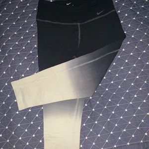 NIKE DRI-FIT CROPPED CAPRI LEGGINGS